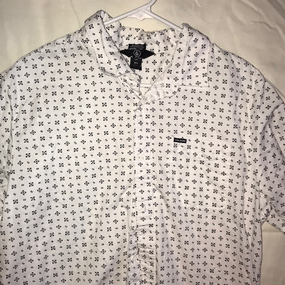 Short sleeve volcom button shirt